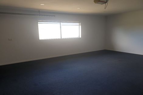 Photo of property in 18 Plumstead Rise, Glen Eden, Auckland, 0602