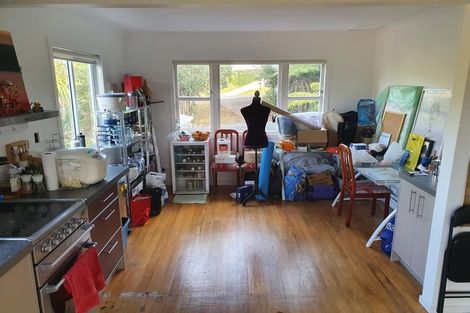 Photo of property in 15 Maori Hut Road, Red Beach, 0932