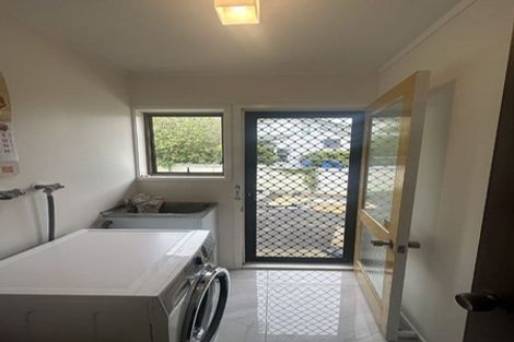 Photo of property in 121 Chivalry Road, Glenfield, Auckland, 0629