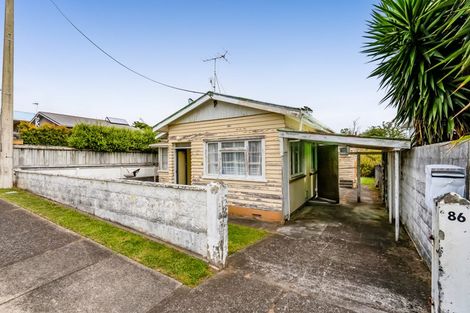Photo of property in 86 Pioneer Road, Moturoa, New Plymouth, 4310