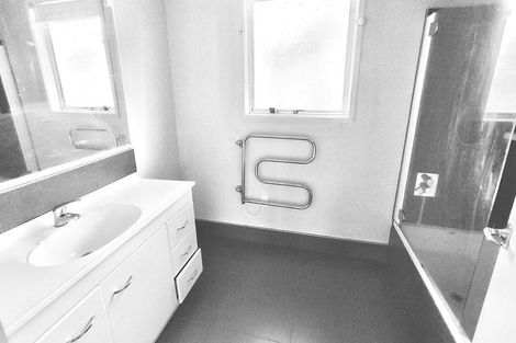 Photo of property in 29 Staincross Street, Green Bay, Auckland, 0604