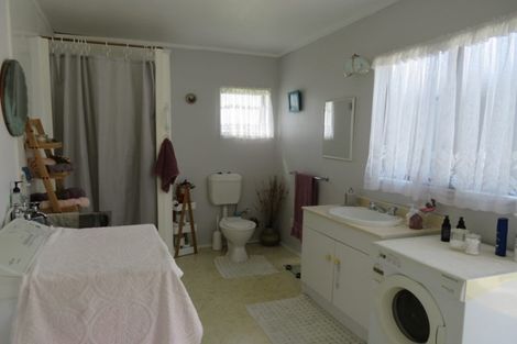 Photo of property in 29 Oxford Street, Whakapirau, Maungaturoto, 0583