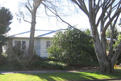 Photo of property in 17 Surrey Crescent, Hokowhitu, Palmerston North, 4410