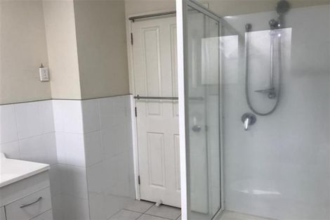 Photo of property in 4 Glenveagh Park Drive, Manurewa, Auckland, 2102