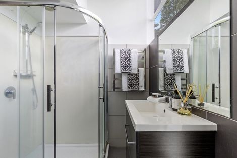 Photo of property in 2/22 Rangatira Road, Birkenhead, Auckland, 0626