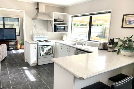 Photo of property in 2d Palomino Drive, Henderson, Auckland, 0612