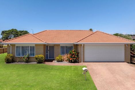 Photo of property in 41 Maghera Drive, East Tamaki Heights, Auckland, 2016