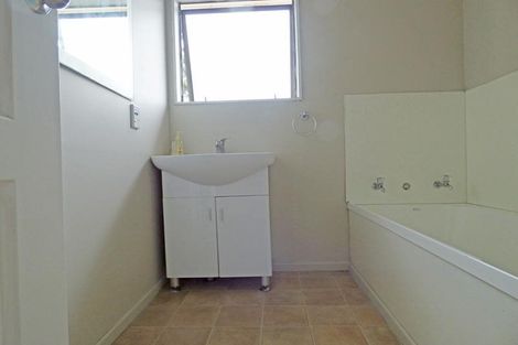 Photo of property in 1/8 Woodside Road, Massey, Auckland, 0614