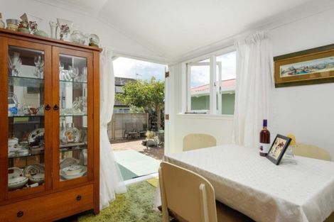 Photo of property in 496c Devonport Road, Tauranga South, Tauranga, 3112