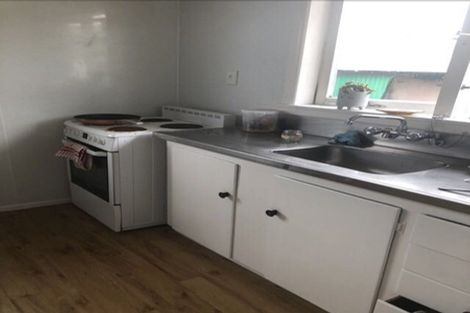 Photo of property in 47 Yeovil Road, Te Atatu Peninsula, Auckland, 0610