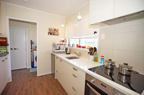 Photo of property in 1/32 Weldene Avenue, Glenfield, Auckland, 0629