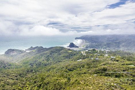 Photo of property in 23 Te Ahuahu Road, Piha, New Lynn, 0772