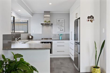 Photo of property in 31 Crisp Drive, Papamoa Beach, Papamoa, 3118