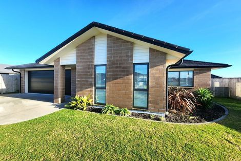 Photo of property in 15 Harding Drive, Papamoa Beach, Papamoa, 3118