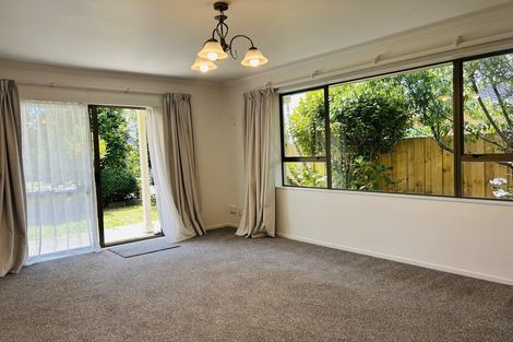 Photo of property in 28 Rewarewa Crescent, Waikanae, 5036