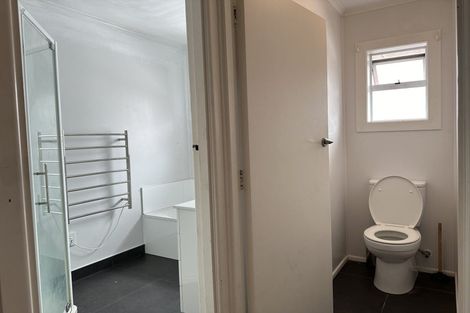 Photo of property in 16 Buscomb Avenue, Henderson, Auckland, 0610