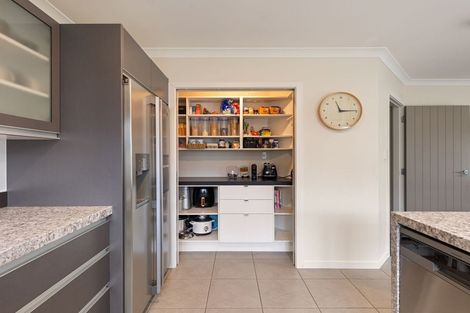 Photo of property in 6 Trump Place, Kelvin Grove, Palmerston North, 4414