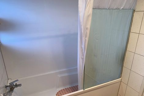 Photo of property in 23 Chivalry Road, Glenfield, Auckland, 0629