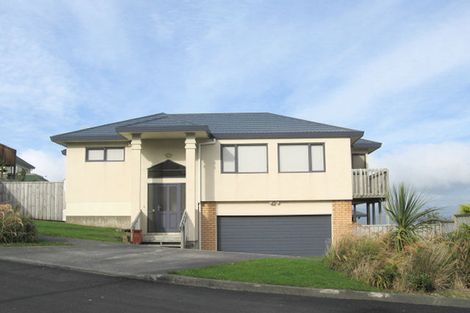 Photo of property in 64 Dress Circle, Newlands, Wellington, 6037