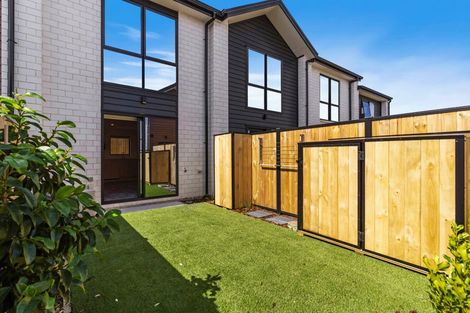 Photo of property in 2/170 Don Buck Road, Massey, Auckland, 0614