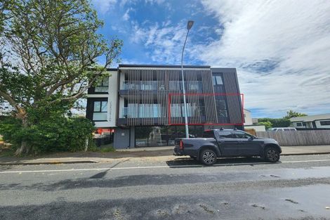 Photo of property in 2/64 Coronation Road, Hillcrest, Auckland, 0627