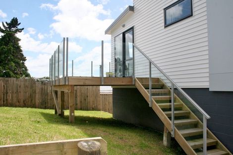 Photo of property in 16b Woodall Place, Totara Vale, Auckland, 0627