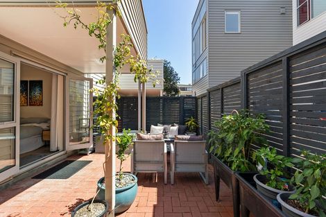 Photo of property in 2/15 Roxburgh Street, Mount Victoria, Wellington, 6011