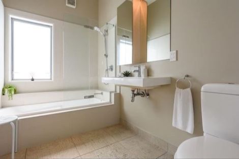 Photo of property in 43 Tiketike Way, Brooklyn, Wellington, 6021