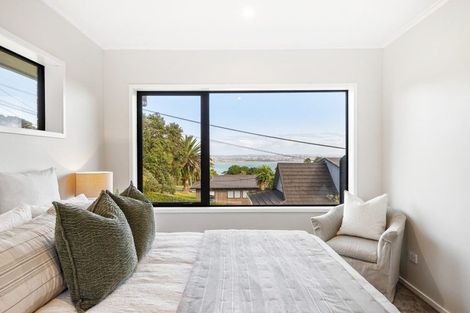 Photo of property in 5 Island Bay Road, Beach Haven, Auckland, 0626