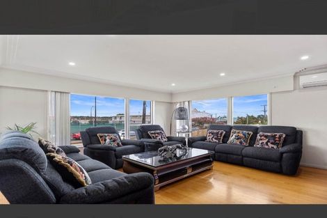 Photo of property in 15 Queen Street, Papakura, 2110