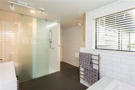 Photo of property in 65 Cannon Hill Crescent, Mount Pleasant, Christchurch, 8081