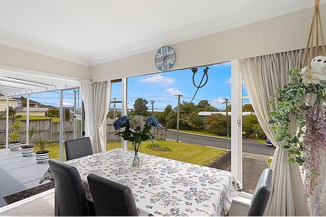 Photo of property in 42 Tiroroa Avenue, Te Atatu South, Auckland, 0610