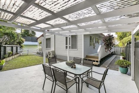 Photo of property in 1/45 Mcdowell Crescent, Hillcrest, Auckland, 0627