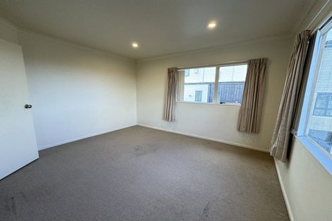 Photo of property in 4 Highgrove Lane, Totara Vale, Auckland, 0632
