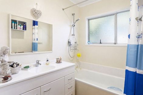 Photo of property in 96b Grand Vue Road, Kawaha Point, Rotorua, 3010