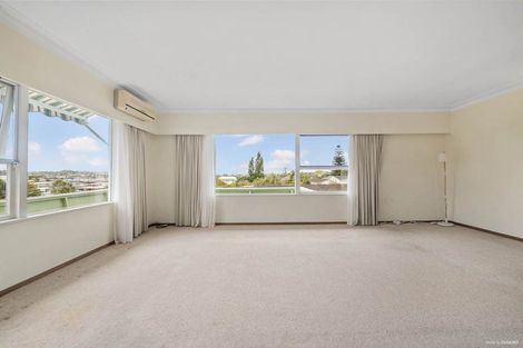 Photo of property in 5 Cheryl Place, Hillcrest, Auckland, 0627
