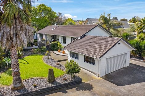 Photo of property in 15 Marendellas Drive, Bucklands Beach, Auckland, 2014