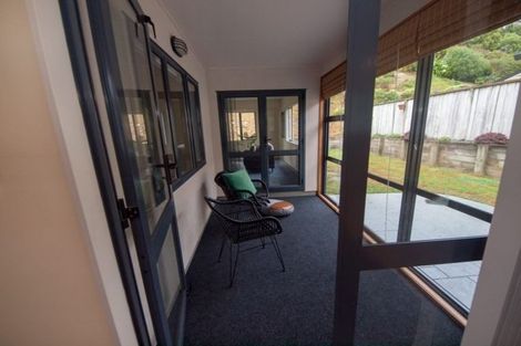 Photo of property in 33 Amesbury Drive, Churton Park, Wellington, 6037