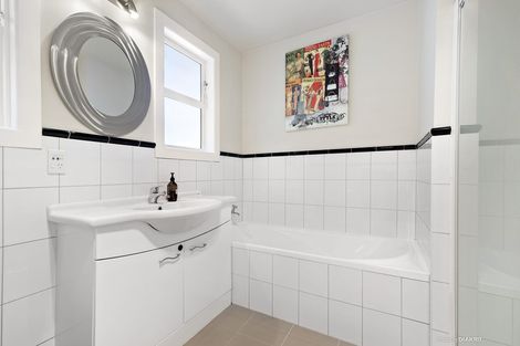 Photo of property in 37 Randwick Road, Northland, Wellington, 6012