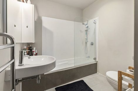 Photo of property in 9/2 Onslow Road, Khandallah, Wellington, 6035