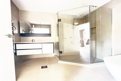 Photo of property in 9a Ussher Place, Pakuranga Heights, Auckland, 2010