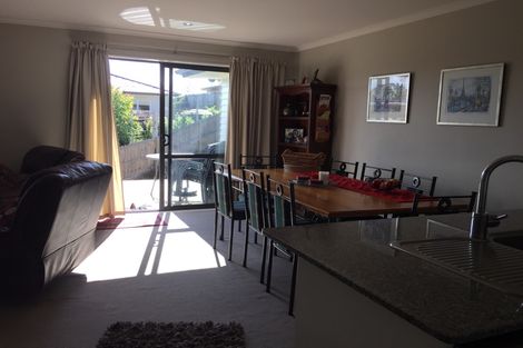 Photo of property in 59a Sungrove Rise, Sunnyvale, Auckland, 0612
