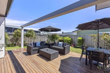 Photo of property in 16 Seagrass Place, Otaki Beach, Otaki, 5512