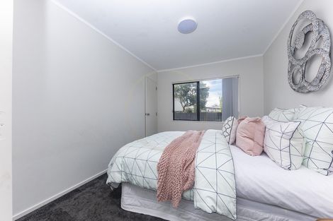 Photo of property in 22 Dungarvon Place, Clendon Park, Auckland, 2103