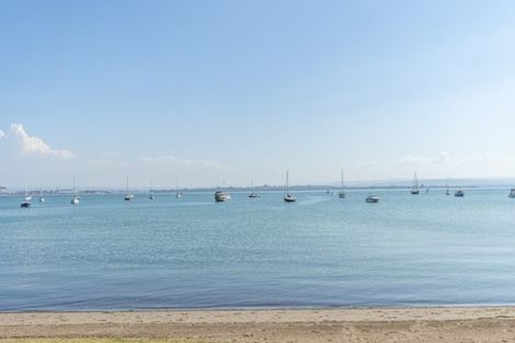 Photo of property in 2/8 Victoria Road, Mount Maunganui, 3116