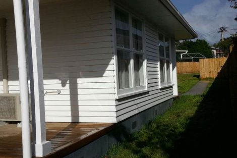 Photo of property in 18 Keats Place, Blockhouse Bay, Auckland, 0600