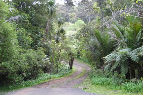 Photo of property in 10 Cascade Avenue, Waiatarua, Auckland, 0604