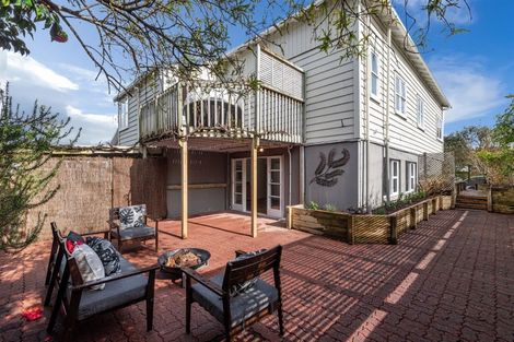 Photo of property in 1/14 Wernham Place, Northcote, Auckland, 0626