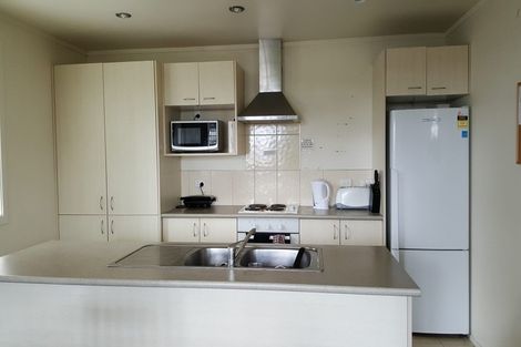 Photo of property in 8d Schnapper Rock Road, Schnapper Rock, Auckland, 0632