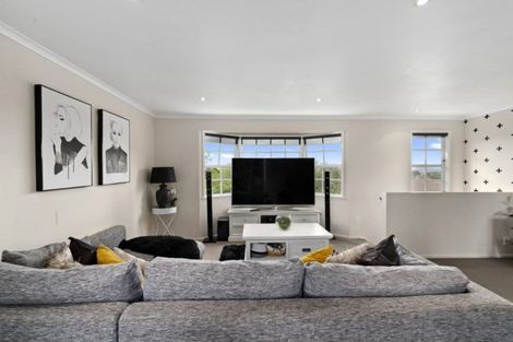 Photo of property in 16 Kintara Drive, Massey, Auckland, 0614